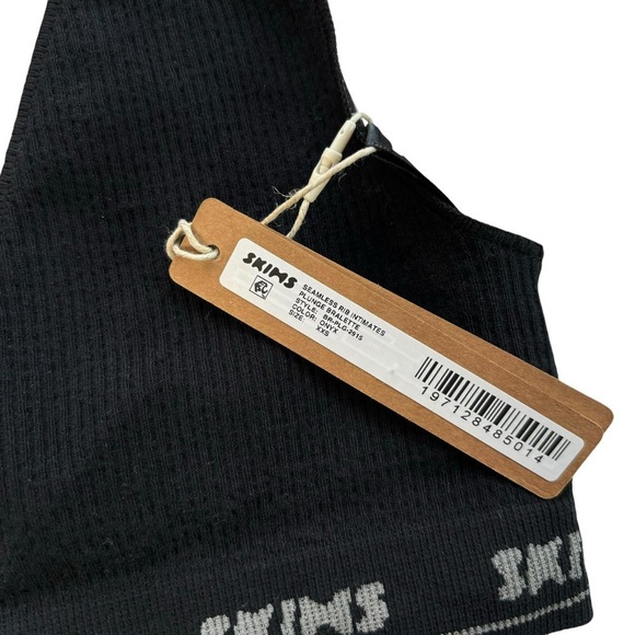 NWT SKIMS seamless rib intimates plunge logo bralette in the color Onyx!! XXS - Picture 4 of 5
